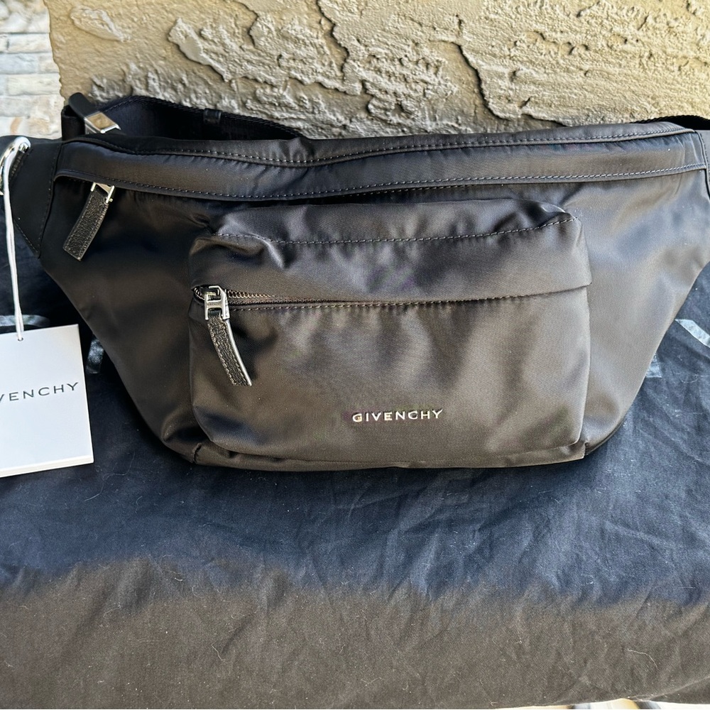 GIVENCHY Essential Shell Bumbag Belt Bag NWT